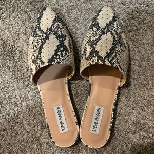 NEW Steve Madden snake print mules / flats ❤️